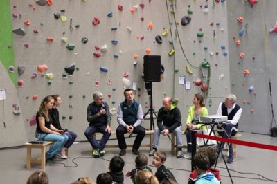 Podiumsdiskussion mit Vertretern des Vorstandes, des Elternbeirates der Sportklettergruppe sowie Trainern und Athleten